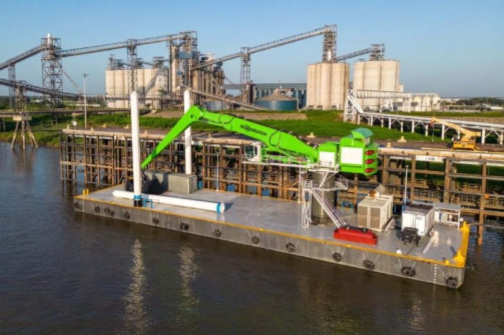 Port of Greater Baton Rouge_new crane_cr PGBR_E.jpg