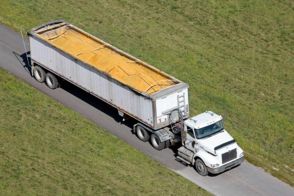 Truck hauling corn_©AZP WORLDWIDE - STOCK.ADOBE.COM_e.jpg
