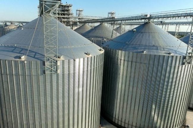 Grain storage steel silos_©DIMA90 - STOCK.ADOBE.COM_e.jpg