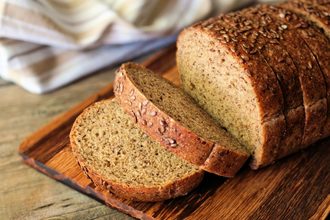 whole grain food bread_©JENIFOTO - STOCK.ADOBE.COM_e.jpg
