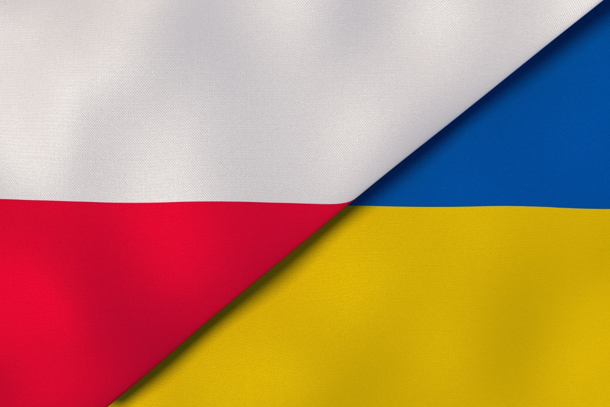 Poland Ukraine flags_©MAKSYM KAPLIUK - STOCK.ADOBE.COM_e.jpg