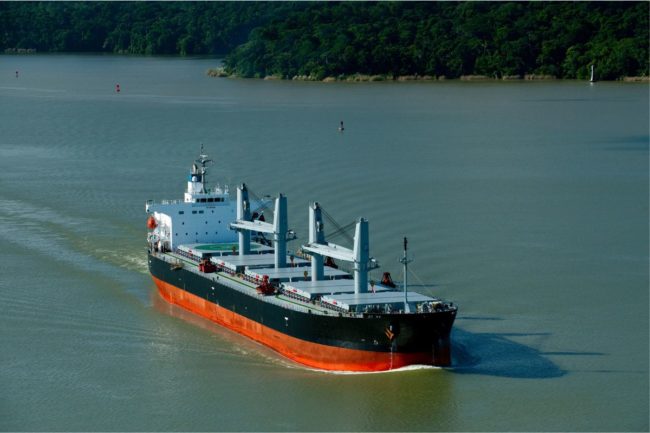 Shipping_Panama Canal_Gatun Lake_©AMAIQUEZ - STOCK.ADOBE.COM_e.jpg