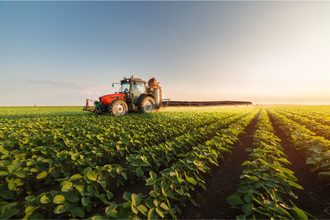 tractor fertilizer_soybean field_©DUSAN KOSTIC - STOCK.ADOBE.COM_e.jpg