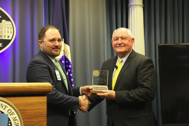 Sonny Perdue receives leadership award from NSP