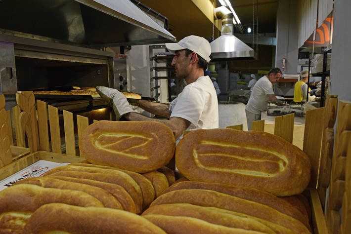 Bakers prepared bread in Armenia
