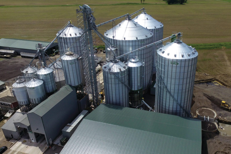 Grain storage silos and flat storage